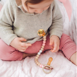 zawieszka do smoczka dla dziewczynki