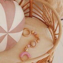 drewniana zawieszka sensoryczna dla niemowlaka