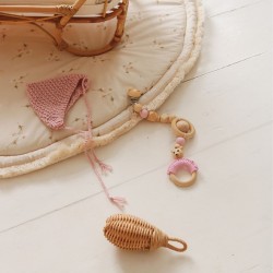 drewniana zawieszka sensoryczna do wózka