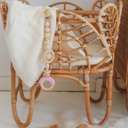 drewniana zawieszka sensoryczna do wózka