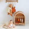 drewniana zawieszka sensoryczna dla niemowlaka