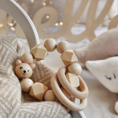 grzechotka drewniana dla niemowlaka