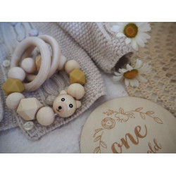 grzechotka drewniana dla niemowlaka