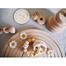 grzechotka drewniana dla niemowlaka