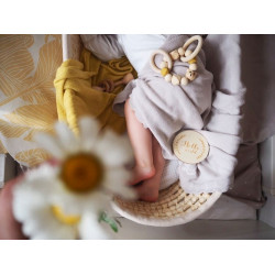 grzechotka drewniana dla niemowlaka